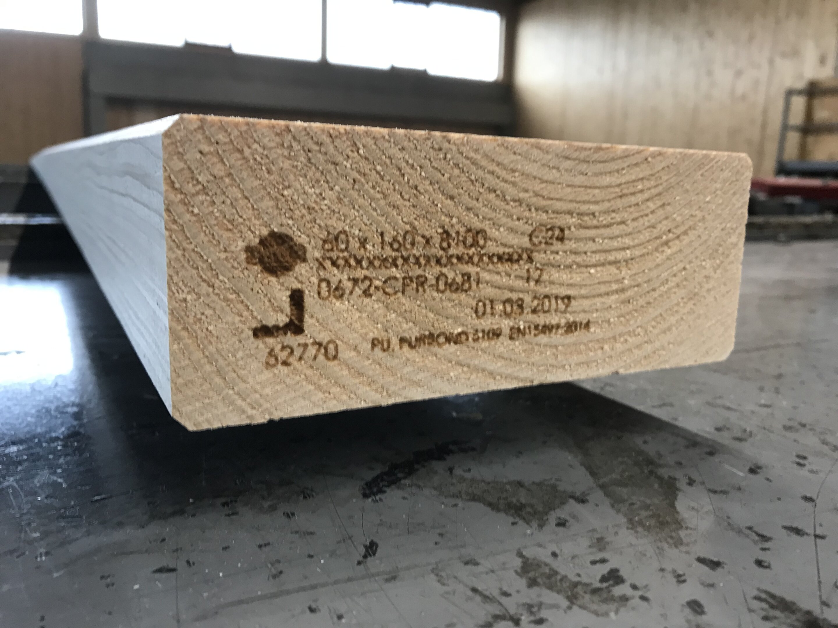 Marcado en laterales de madera